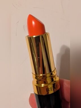 Revelon 677 Siren Super Lustrous Classic Lipstick